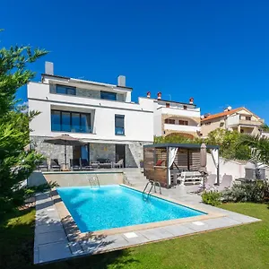 https://sun-sea-luxury-apartments.primorje-gorskikotar.com
